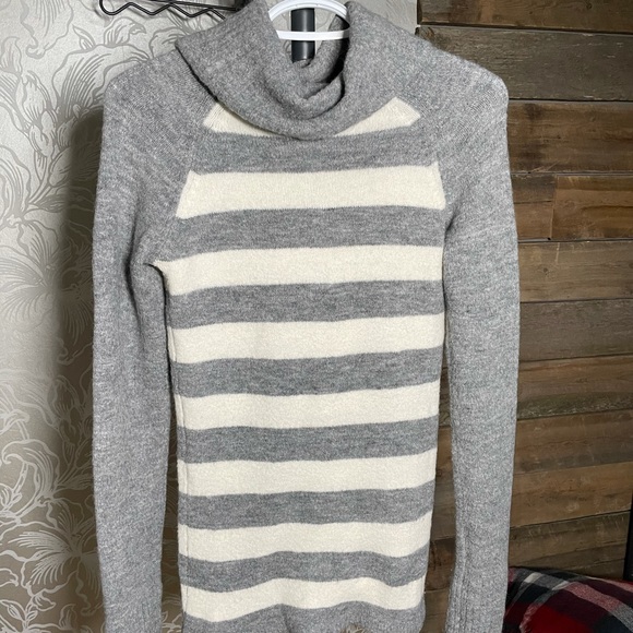 Turtle Neck - Picture 1 of 1